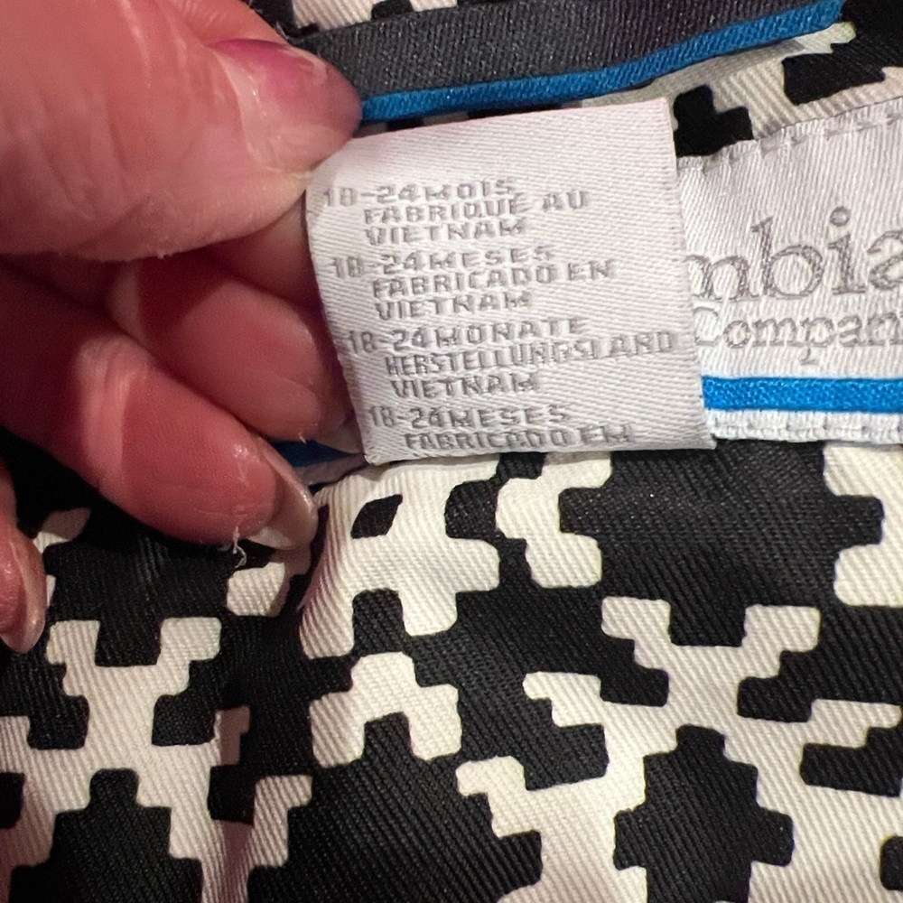 NWOT Stylish Black and White Girls Jacket Size 18-24 - Picture 12 of 12